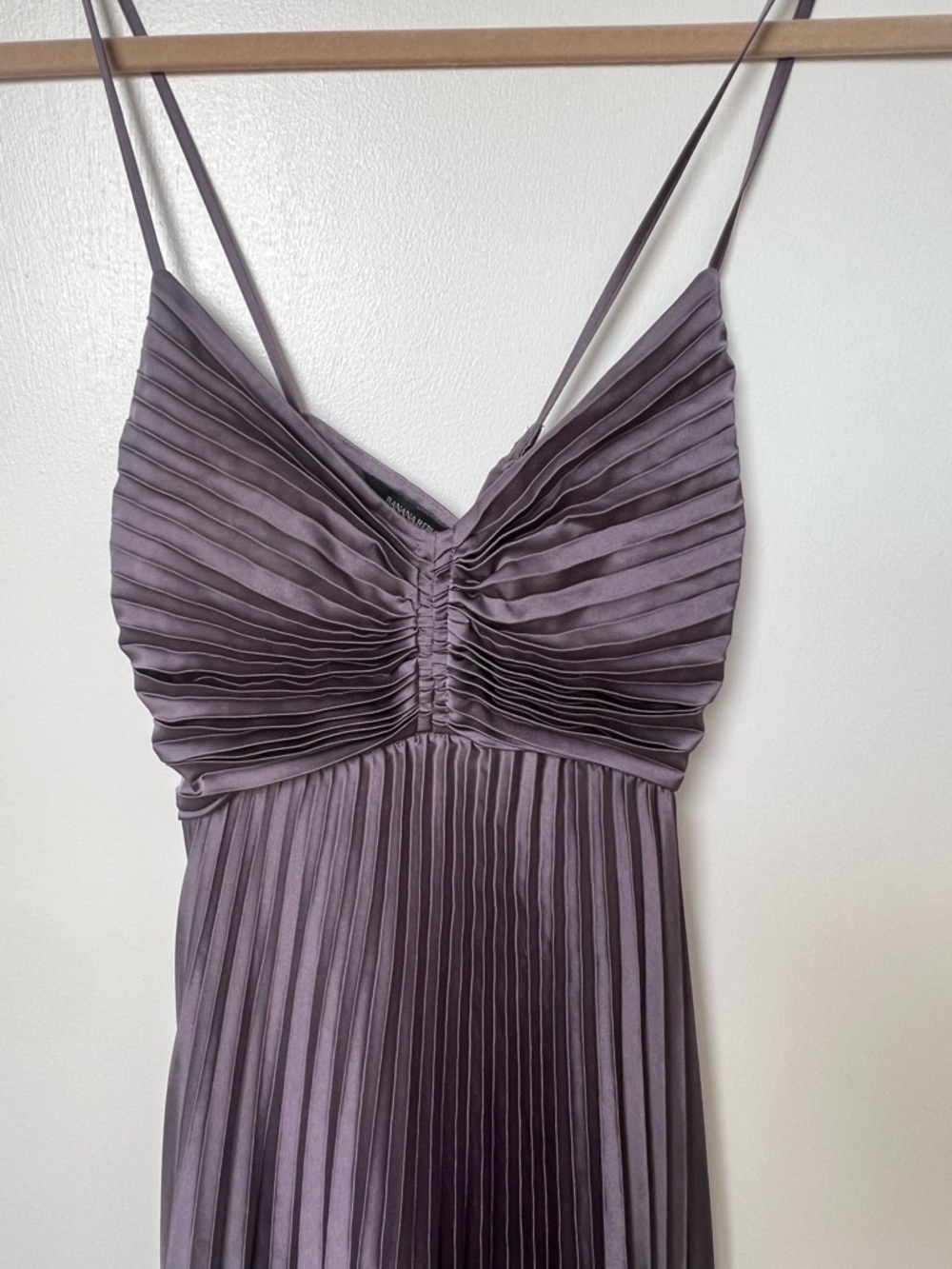 Solaire Pleated Flowing Cocktail Dress in Dusty Amethyst - Size 0, Petite - Picture 5 of 9
